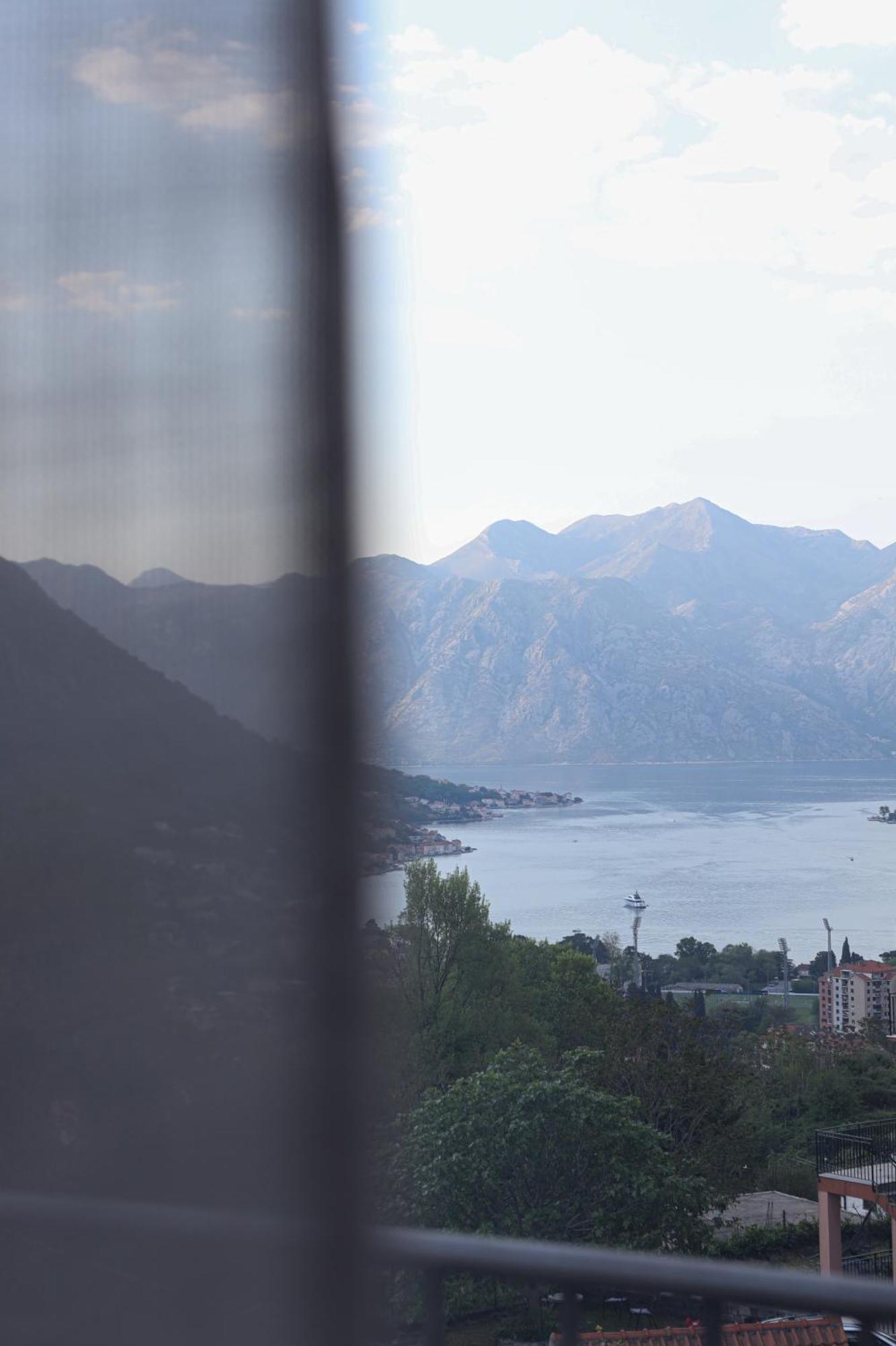 3-Bedroom Apartment With Panoramic Bay Views Kotor Bagian luar foto